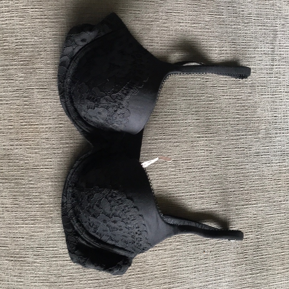 Black lace underwire bra